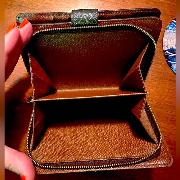 Louis Vuitton Wallet - Picture 3 of 14